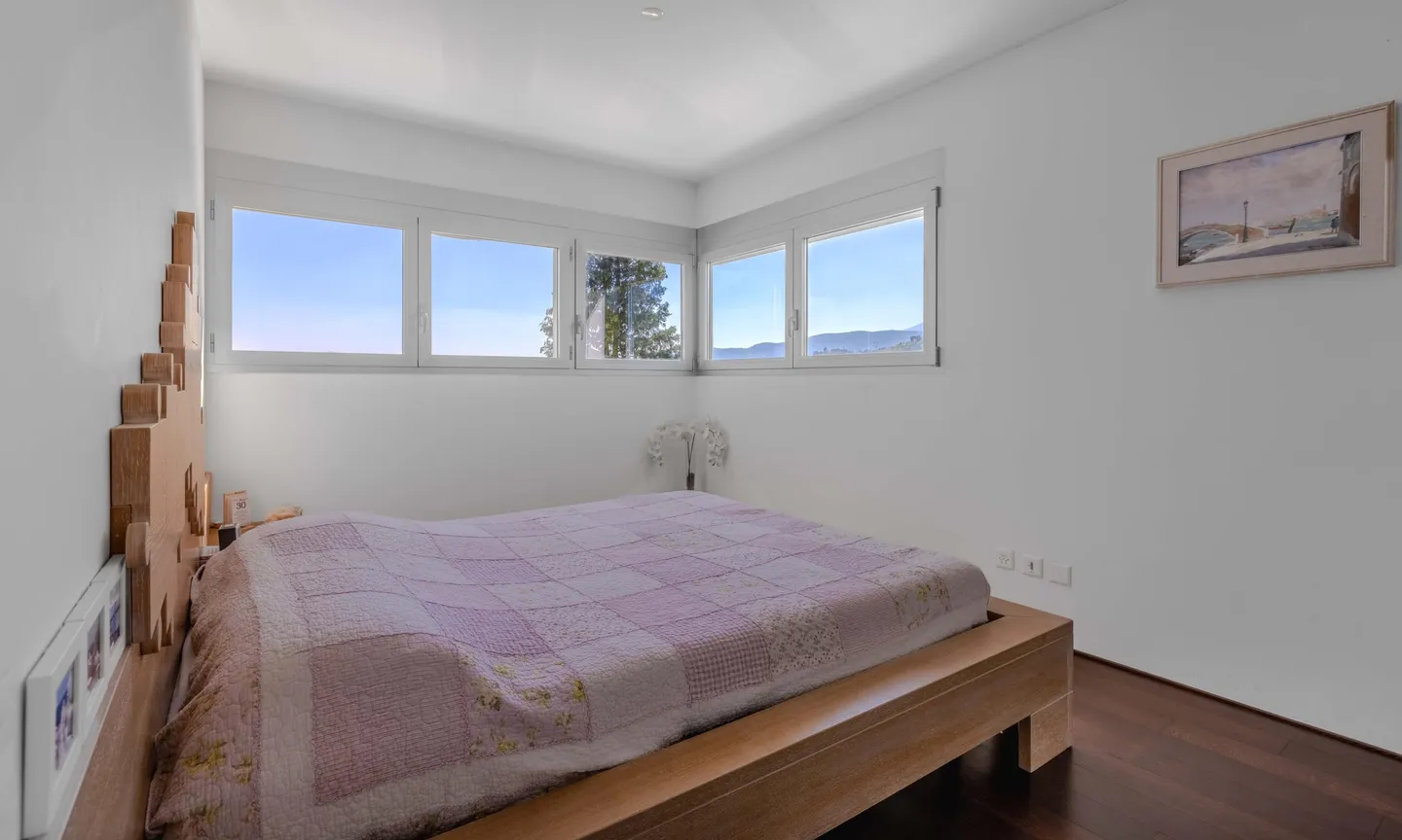 BEAUTIFUL MODERN VILLA 6.5 ROOMS WITH POOL IN CADRO - Photo 7 of 9
