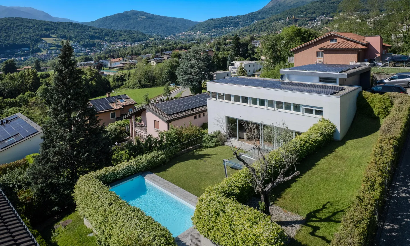 BEAUTIFUL MODERN VILLA 6.5 ROOMS WITH POOL IN CADRO - Photo 1 of 9