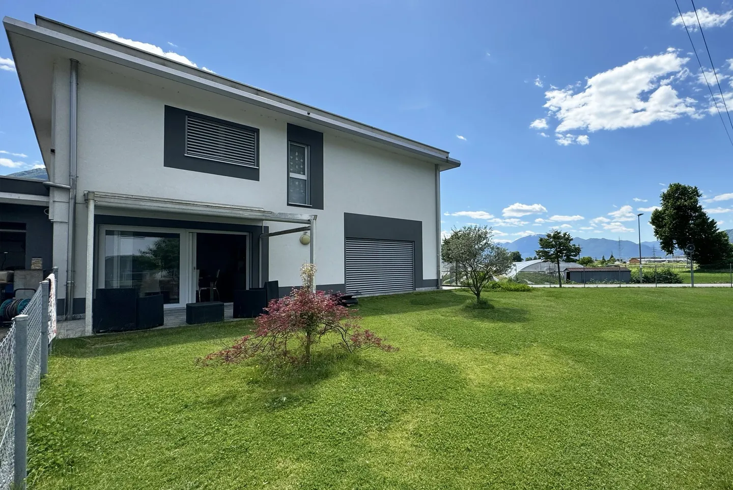 MODERN HOUSE 4.5 ROOMS WITH GARDEN AND GARAGE IN CUGNASCO - Photo 2 of 9