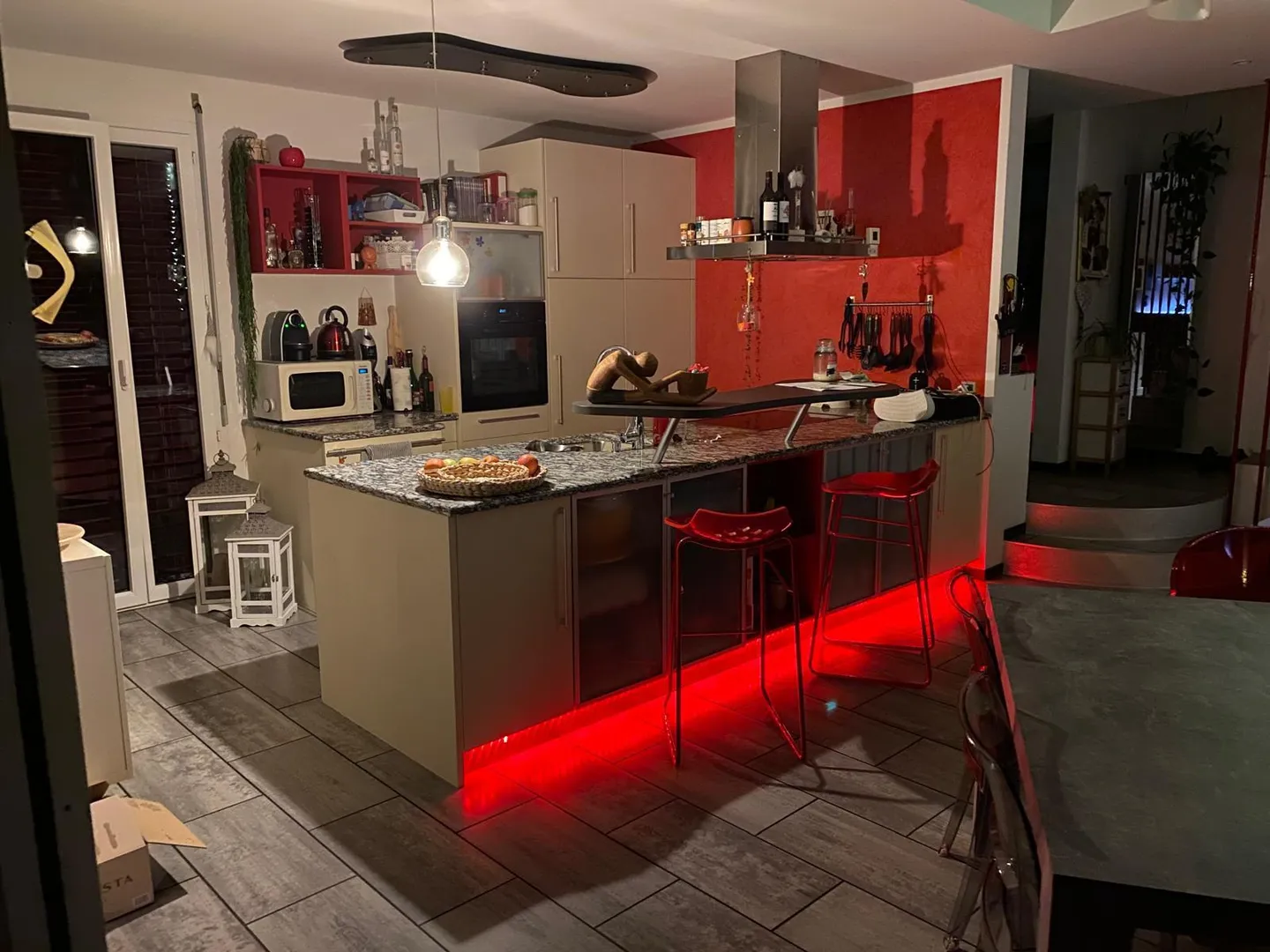 BEZAUBERNDES HAUS MIT 6,5 ZIMMERN UND OFFENEM BLICK IN BELLINZONA - Foto 6 von 10