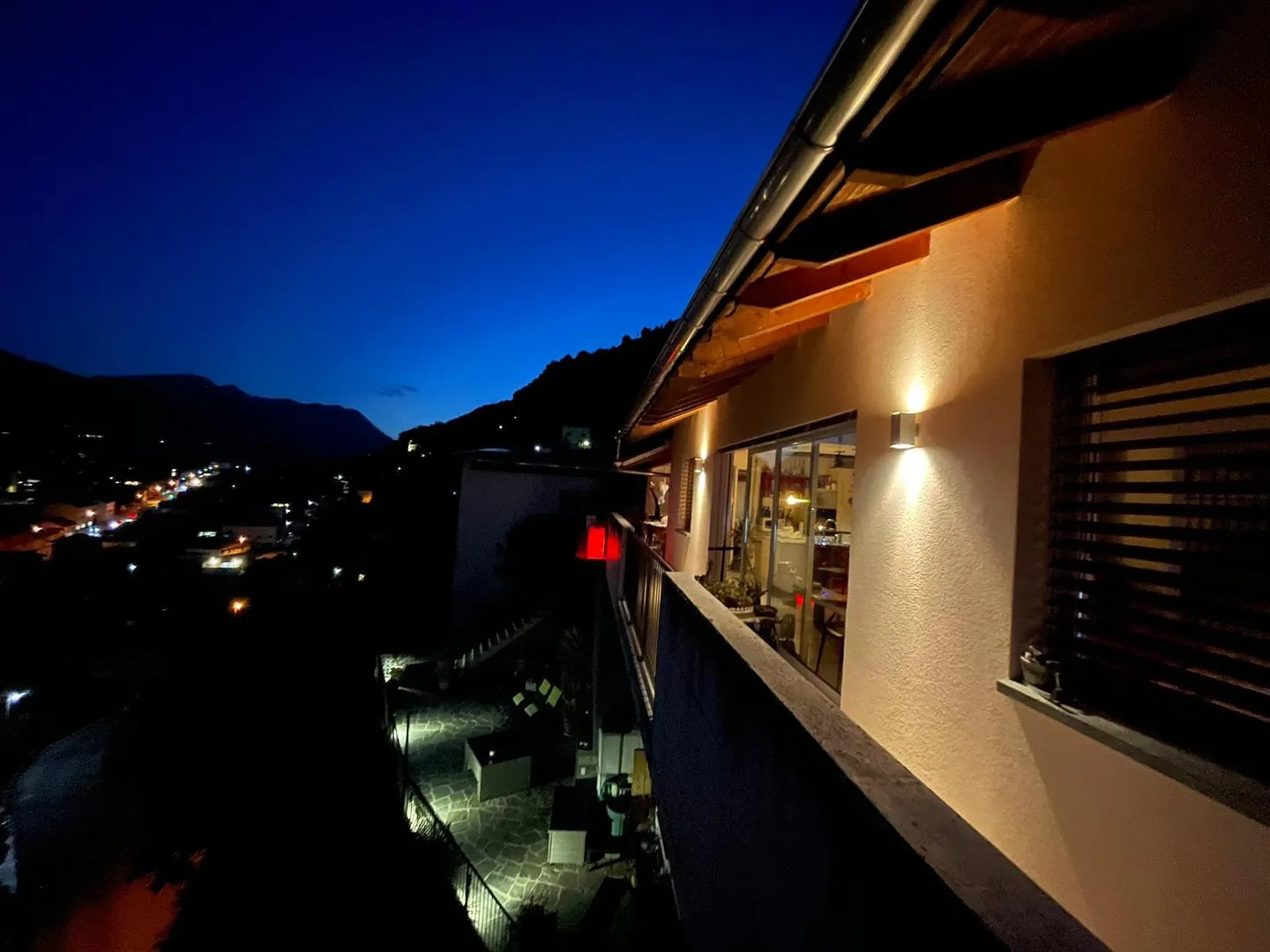 BEZAUBERNDES HAUS MIT 6,5 ZIMMERN UND OFFENEM BLICK IN BELLINZONA - Foto 9 von 10