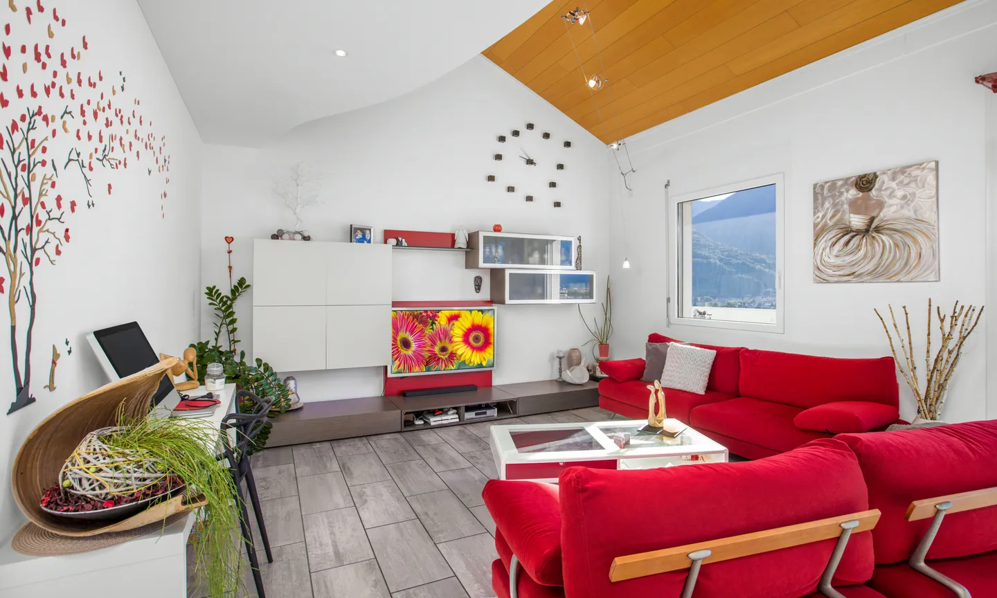 MAISON ENCHANTER DE 6.5 PIÈCES AVEC VUE OUVERTE À BELLINZONA - Photo 2 sur 9