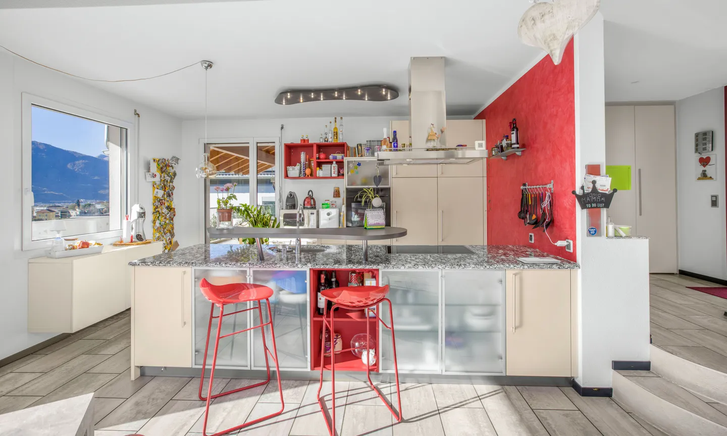 BEZAUBERNDE VILLA MIT PANORAMABLICK IN BELLINZONA - Foto 1 von 10