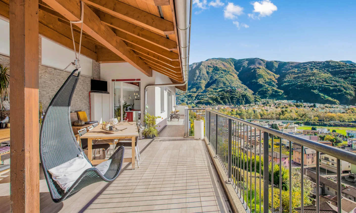 MAISON ENCHANTER DE 6.5 PIÈCES AVEC VUE OUVERTE À BELLINZONA - Photo 3 sur 9