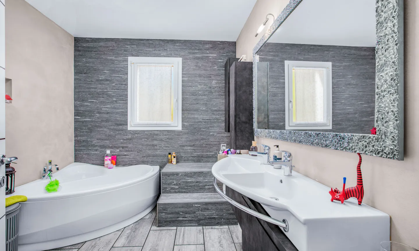 MAISON ENCHANTER DE 6.5 PIÈCES AVEC VUE OUVERTE À BELLINZONA - Photo 8 sur 9