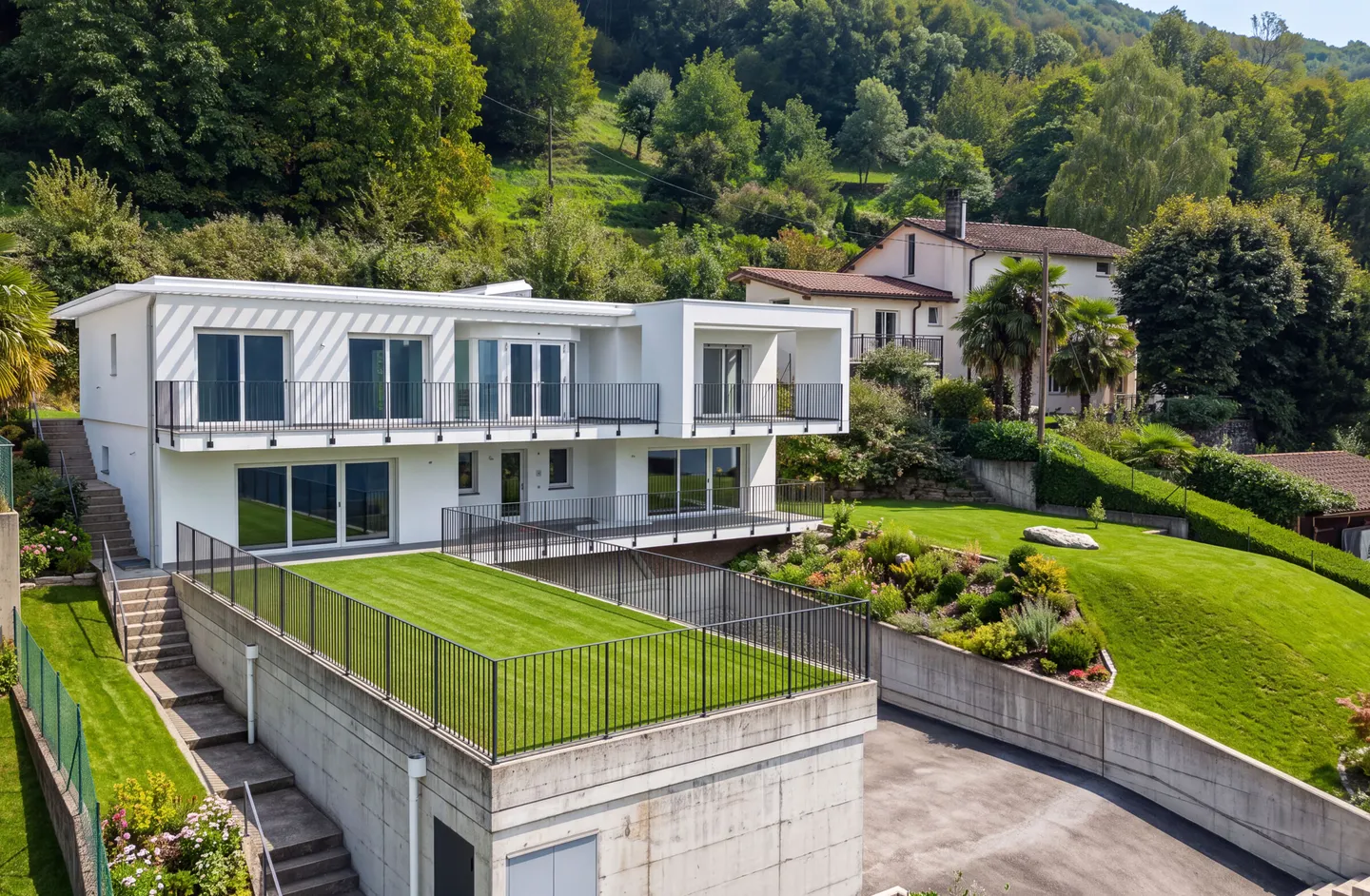 Exklusive und prächtige Villa mit Seeblick, 6,5 Zimmer in Pugerna - Foto 1 von 12