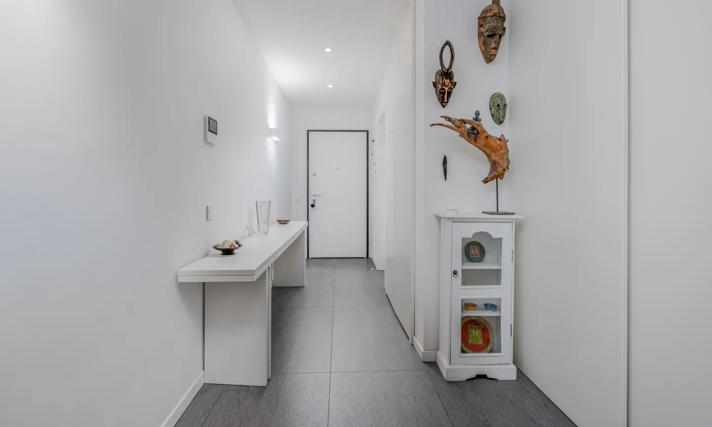 STUNNING AND MODERN 2.5 ROOMS WITH CONVENIENT GARDEN IN MASSAGNO - Photo 9 of 10