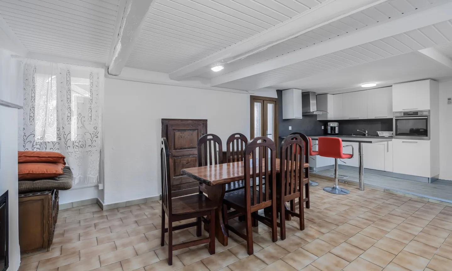 IMMEUBLE AVEC VUE SUR LE LAC AVEC 3 UNITÉS, RESTAURANT ET B&amp;B À BRISSAGO - Photo 3 sur 9