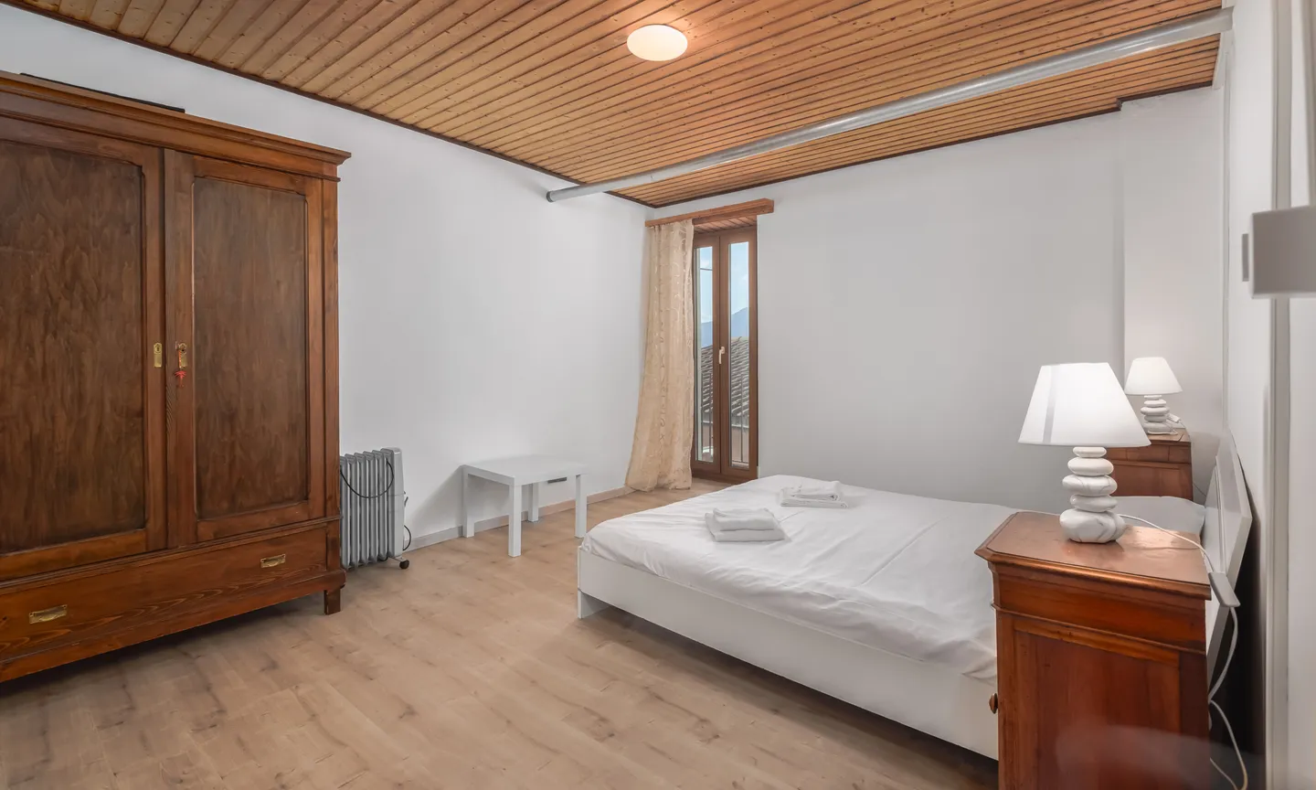 STABLE OF 3 APARTMENTS WITH RESTAURANT AND B&B IN BRISSAGO - Photo 6 of 9