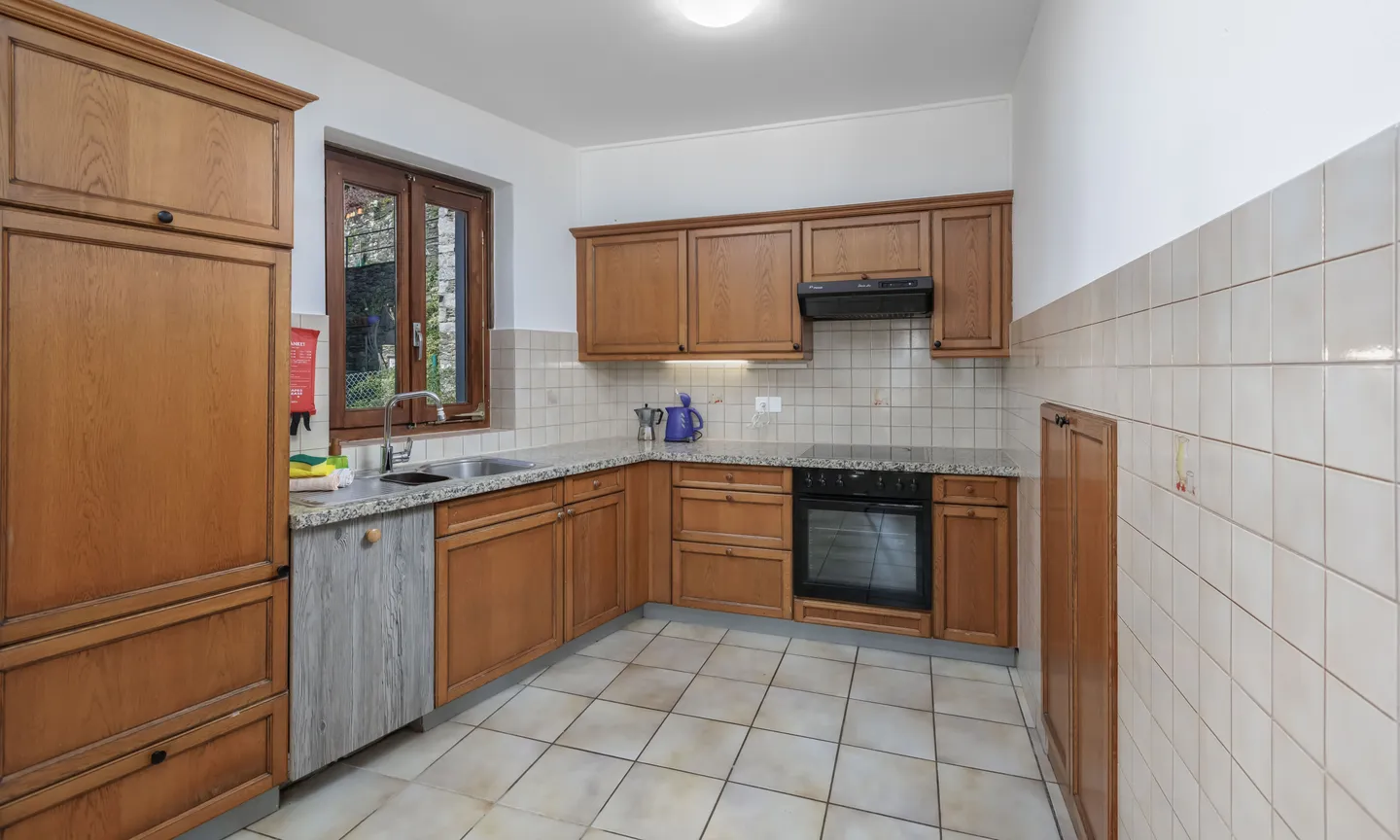 STABLE OF 3 APARTMENTS WITH RESTAURANT AND B&B IN BRISSAGO - Photo 8 of 9