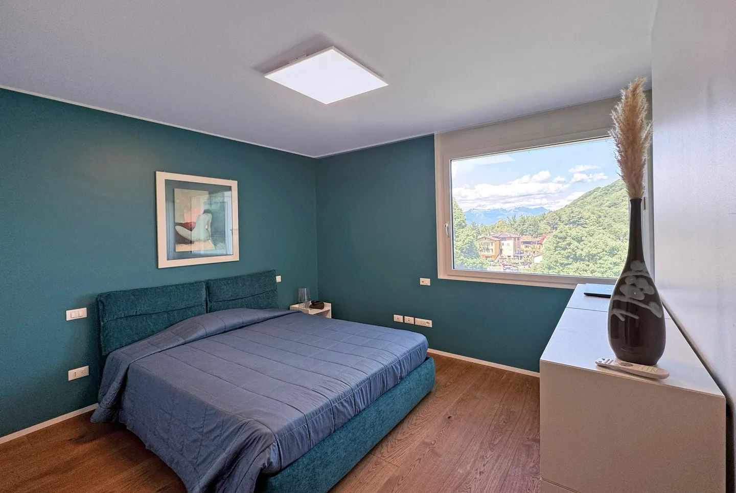 STUPENDO E AMPIO 4.5 VISTA LAGO IMMERSO NEL VERDE A CARONA - Foto 7 di 10
