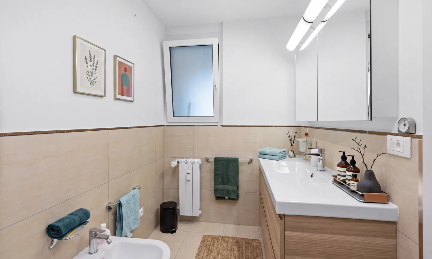 PRÄCHTIGE UND GERÄUMIGE 4.5 ZIMMER MIT SEEBLICK IM GRÜNEN IN CARONA - Foto 10 von 13