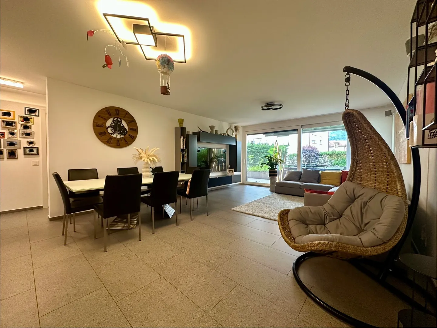 AMPIO APPARTAMENTO 5.5 LOCALI CON GIARDINO A GIUBIASCO - Foto 1 di 9