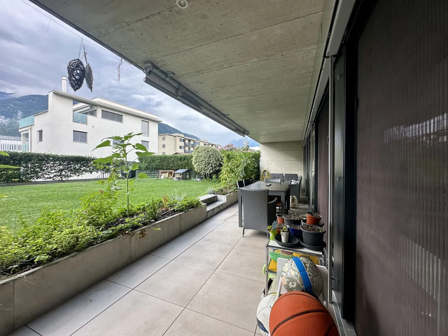 AMPIO APPARTAMENTO 5.5 LOCALI CON GIARDINO A GIUBIASCO - Foto 2 di 9