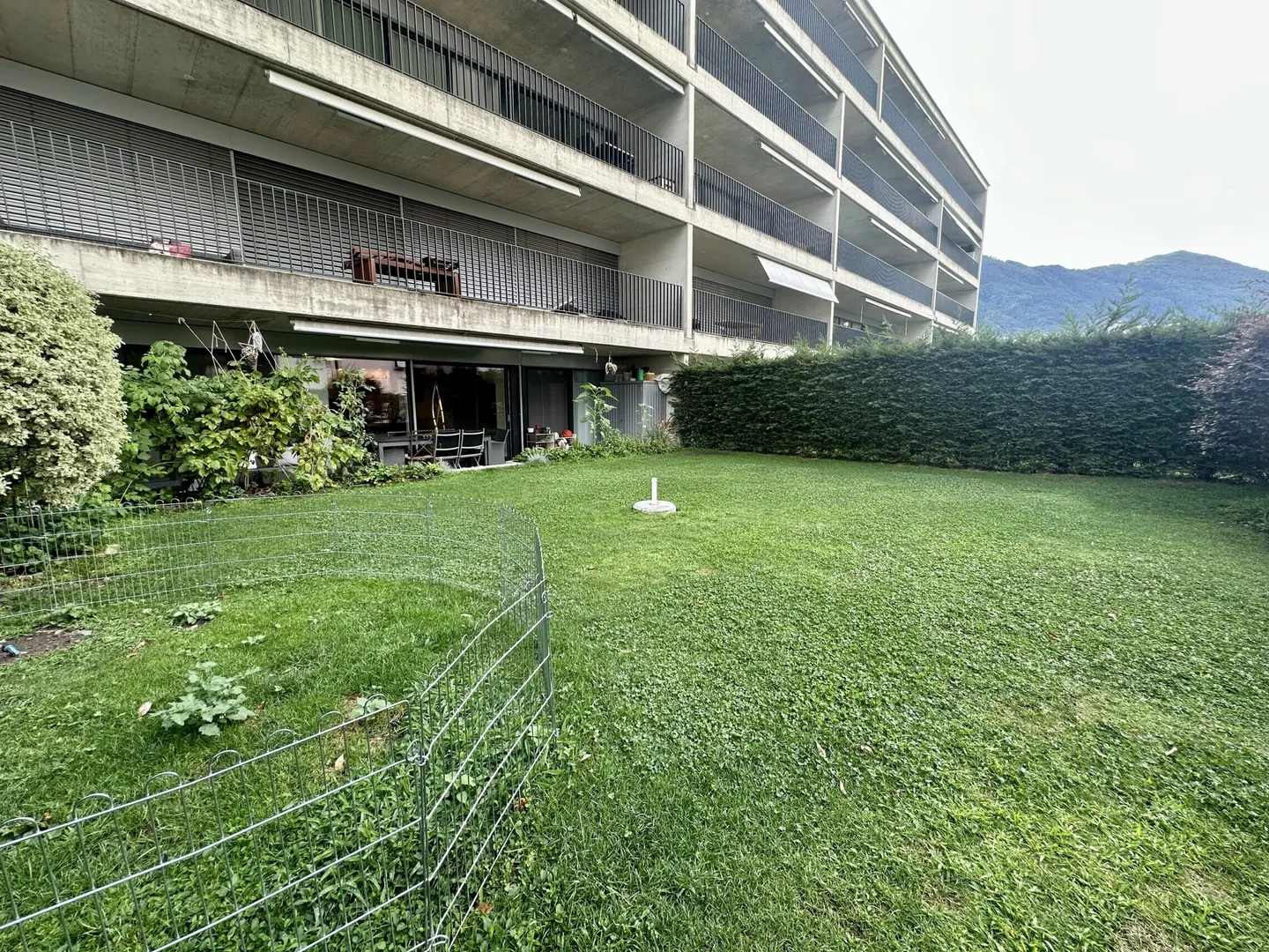 AMPIO APPARTAMENTO 5.5 LOCALI CON GIARDINO A GIUBIASCO - Foto 9 di 9