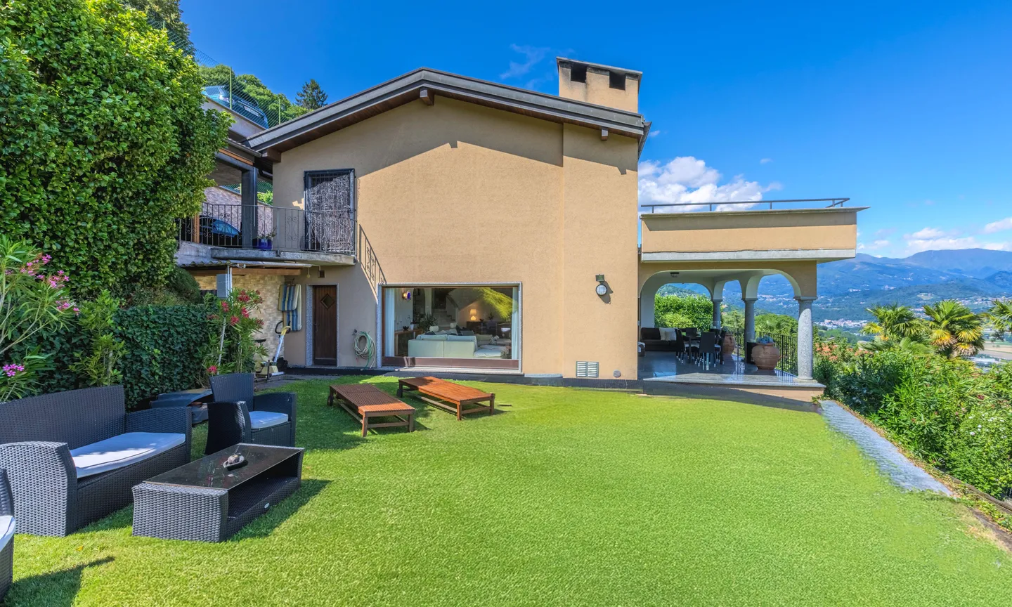 BELLISSIMA VILLA 5.5 VISTA LAGO CON AMPIO GIARDINO A CIMO - Foto 4 di 9