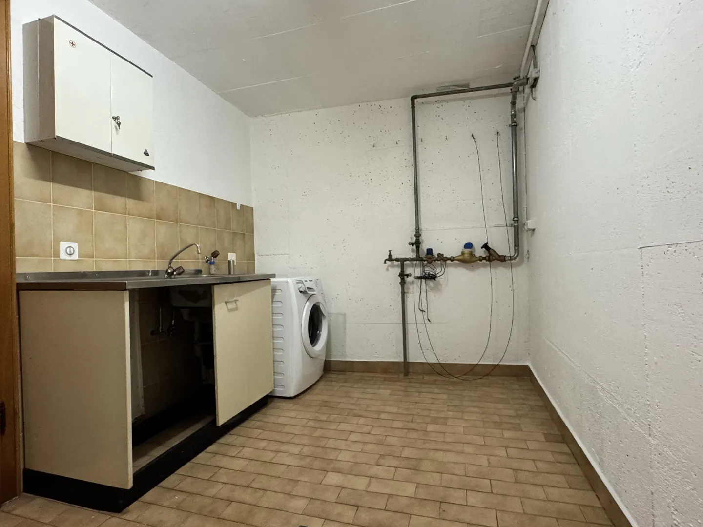SPACIOUS 5.5-ROOM HOUSE WITH PRIVATE GARDEN IN SCAREGLIA - Photo 8 of 13