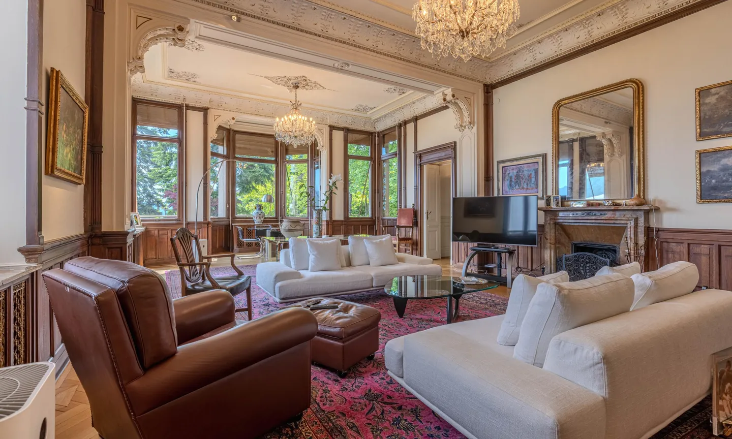 STUNNING VILLA OF 14.5 ROOMS WITH SPECTACULAR VIEW IN PORZA - Photo 4 of 9