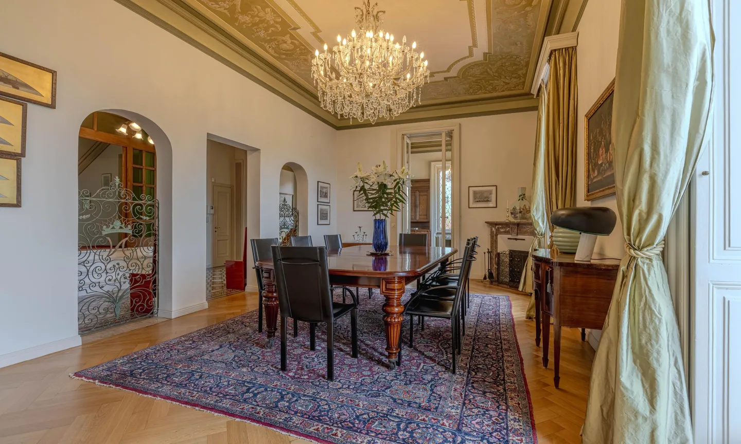 STUNNING VILLA OF 14.5 ROOMS WITH SPECTACULAR VIEW IN PORZA - Photo 5 of 9
