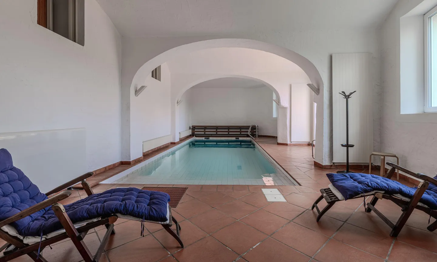 STUNNING VILLA OF 14.5 ROOMS WITH SPECTACULAR VIEW IN PORZA - Photo 9 of 9