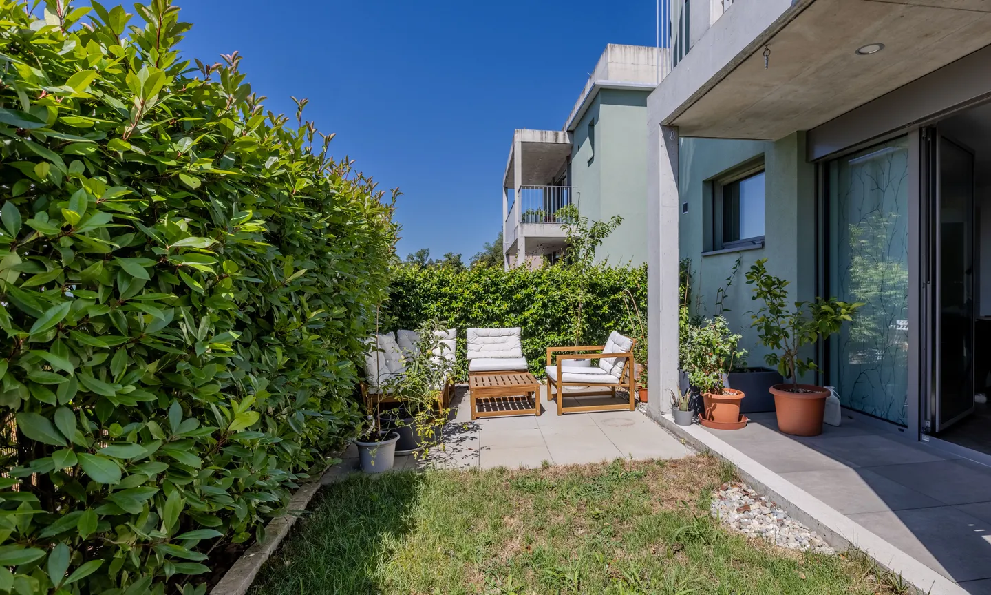 MODERN 3.5 ROOMS WITH PRIVATE GARDEN IN CASTEL SAN PIETRO - Photo 4 of 10