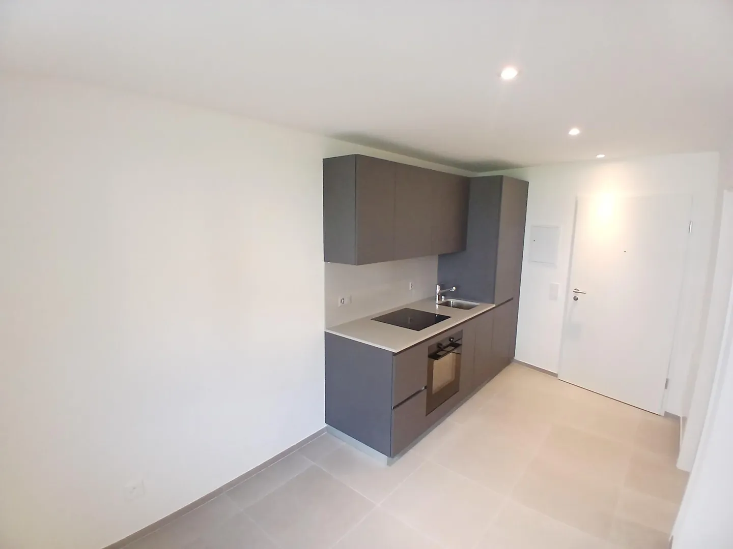 GERÄUMIGES UND NEUES STUDIO VON CA. 40 QM IN BELLINZONA - Foto 2 von 6