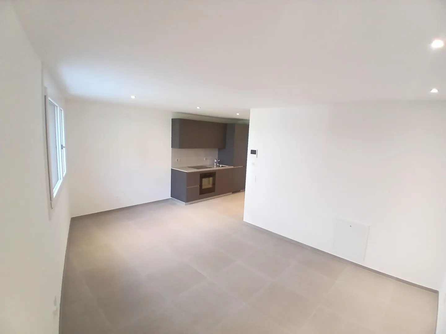 GERÄUMIGES UND NEUES STUDIO VON CA. 40 QM IN BELLINZONA - Foto 3 von 6