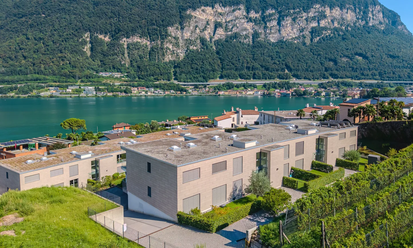 MODERNO 3.5 CON AMPIA TERRAZZA VISTA LAGO A RIVA SAN VITALE - Foto 9 di 9