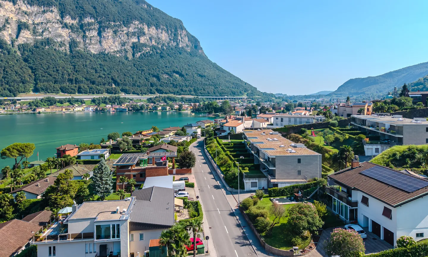 MODERNO 3.5 CON AMPIA TERRAZZA VISTA LAGO A RIVA SAN VITALE - Foto 1 di 9