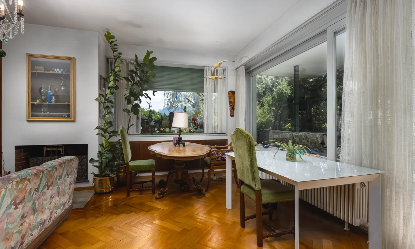 ELEGANTE VILLA DI 6.5 LOCALI CON GIARDINO PRIVATO A SORENGO - Foto 5 di 11