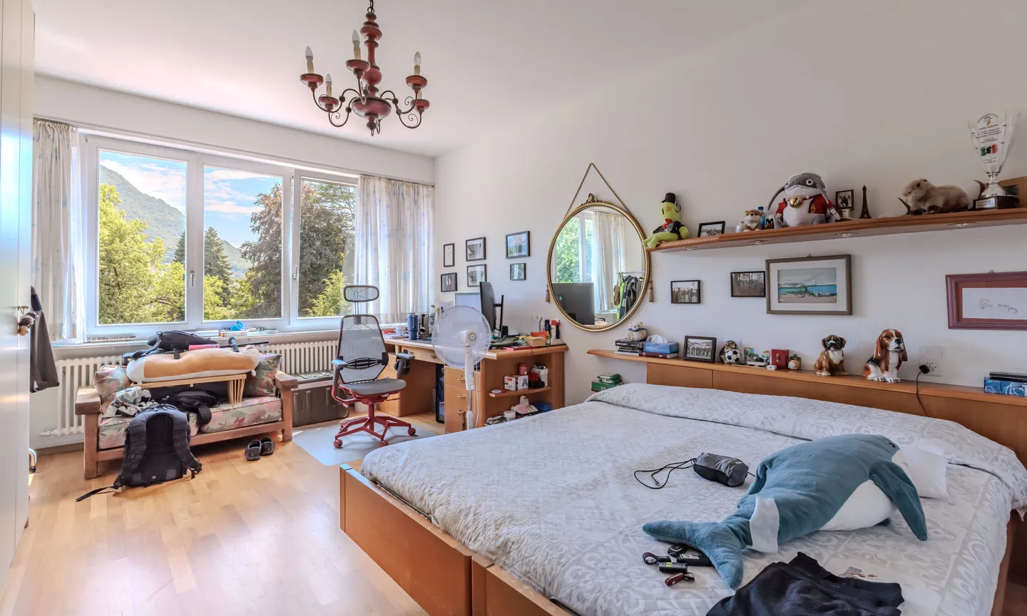 ELEGANTE VILLA DI 6.5 LOCALI CON GIARDINO PRIVATO A SORENGO - Foto 8 di 11