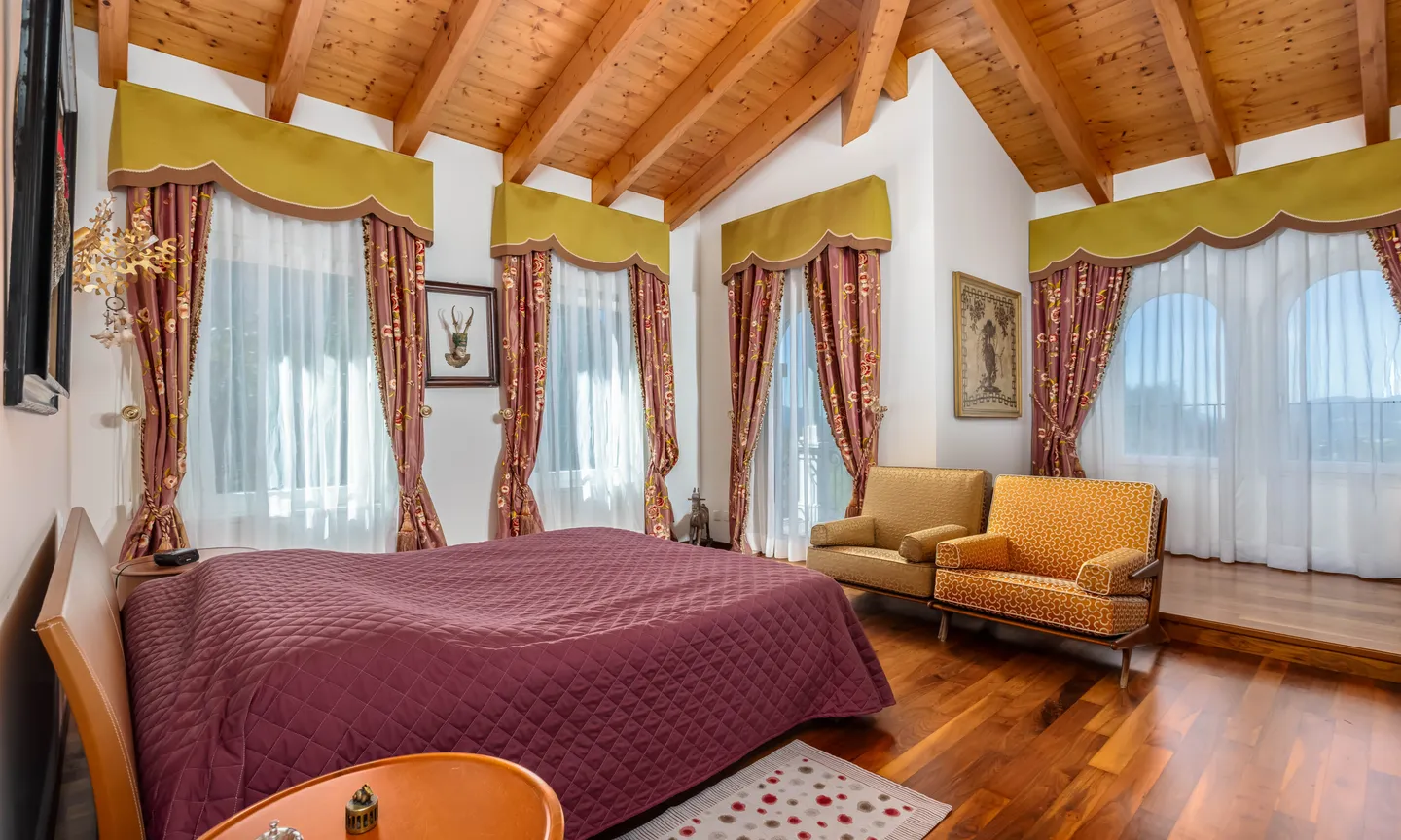 ROMANTICA VILLA DI 5.5 LOCALI CON GIARDINO A VILLA LUGANESE - Foto 5 di 9