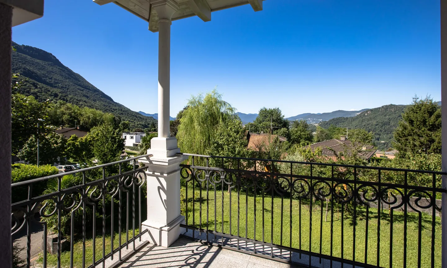 ROMANTICA VILLA DI 5.5 LOCALI CON GIARDINO A VILLA LUGANESE - Foto 6 di 9