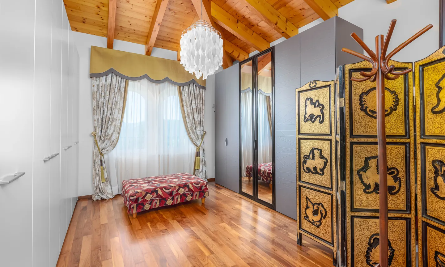 ROMANTICA VILLA DI 5.5 LOCALI CON GIARDINO A VILLA LUGANESE - Foto 7 di 9