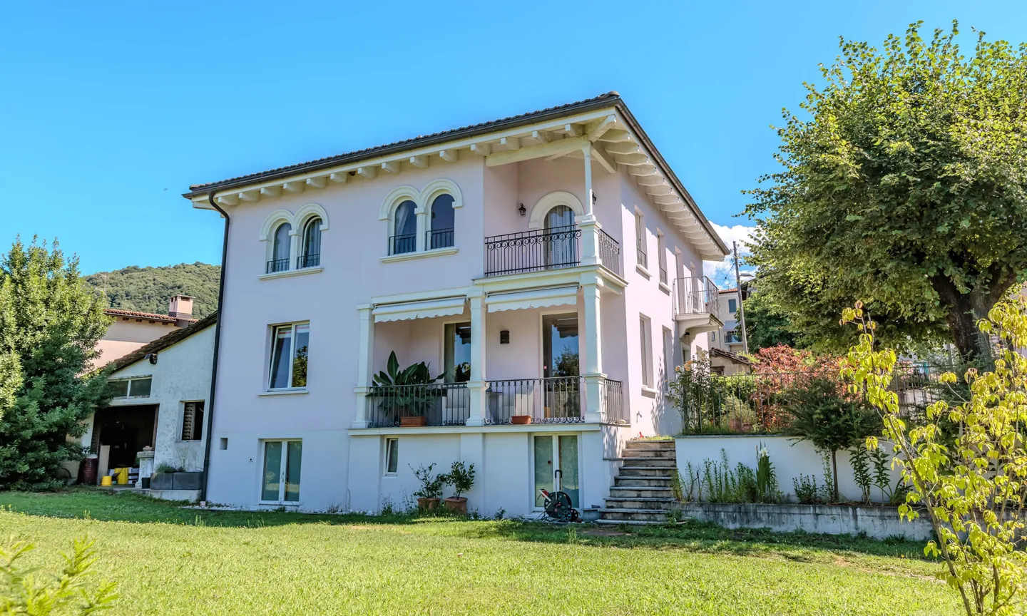 ROMANTICA VILLA DI 5.5 LOCALI CON GIARDINO A VILLA LUGANESE - Foto 9 di 9