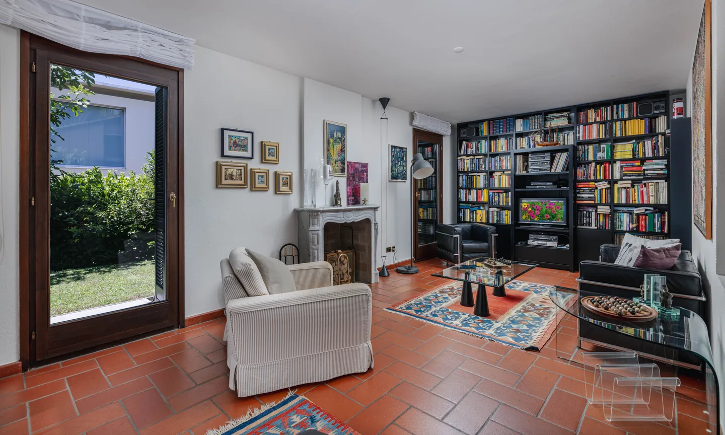 BELLISSIMA VILLA DI 6.5 LOCALI CON PISCINA A COMANO - Foto 4 di 9