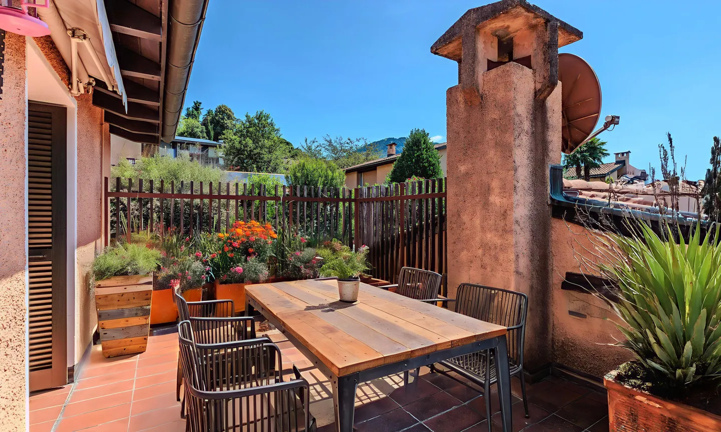 BELLISSIMA VILLA DI 6.5 LOCALI CON PISCINA A COMANO - Foto 6 di 9