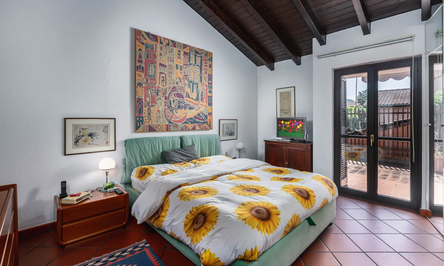 BELLISSIMA VILLA DI 6.5 LOCALI CON PISCINA A COMANO - Foto 7 di 9