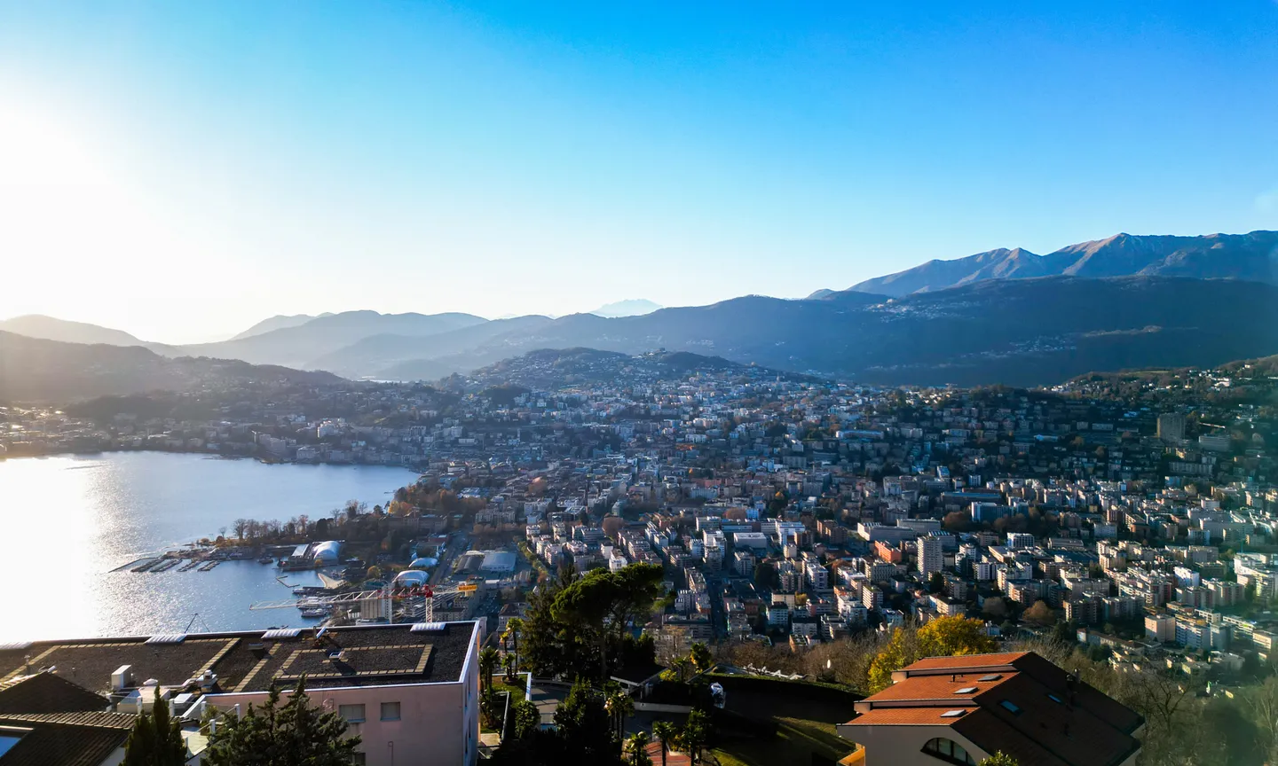 SPACIOUS 3.5 APARTMENT WITH BREATHTAKING LAKE VIEW IN ALDESAGO - Photo 2 of 10