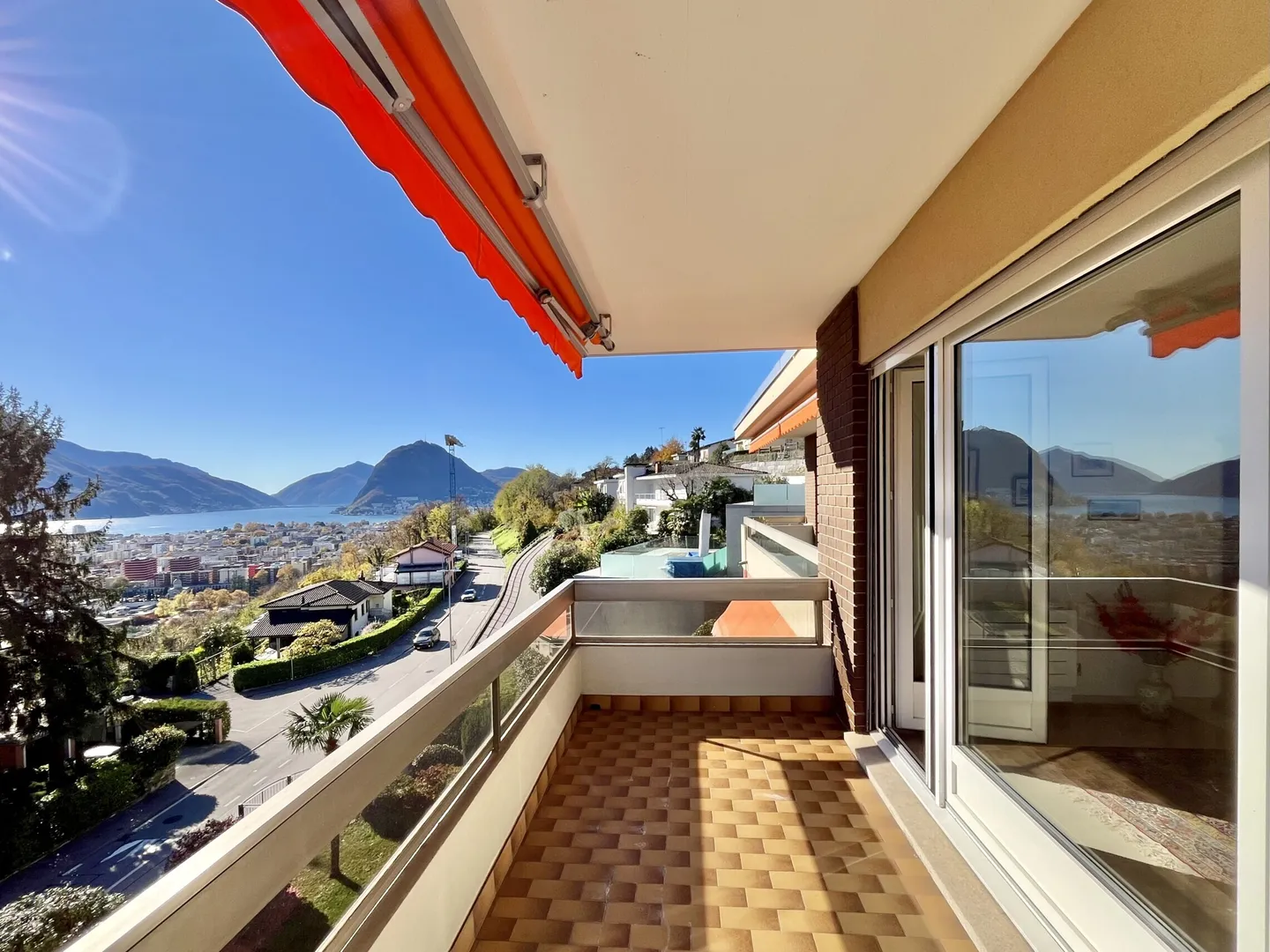 PRESTIGIOSO ATTICO 4.5 LOCALI VISTA LAGO CON PISCINA A PORZA - Foto 5 di 9