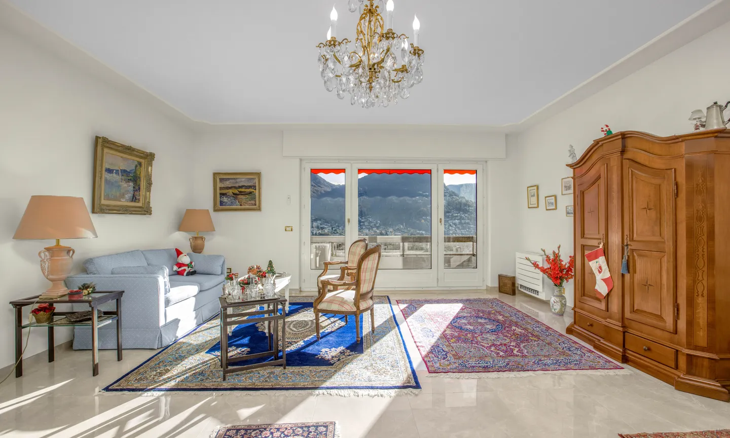 PRESTIGIOSO ATTICO 4.5 LOCALI VISTA LAGO CON PISCINA A PORZA - Foto 2 di 9