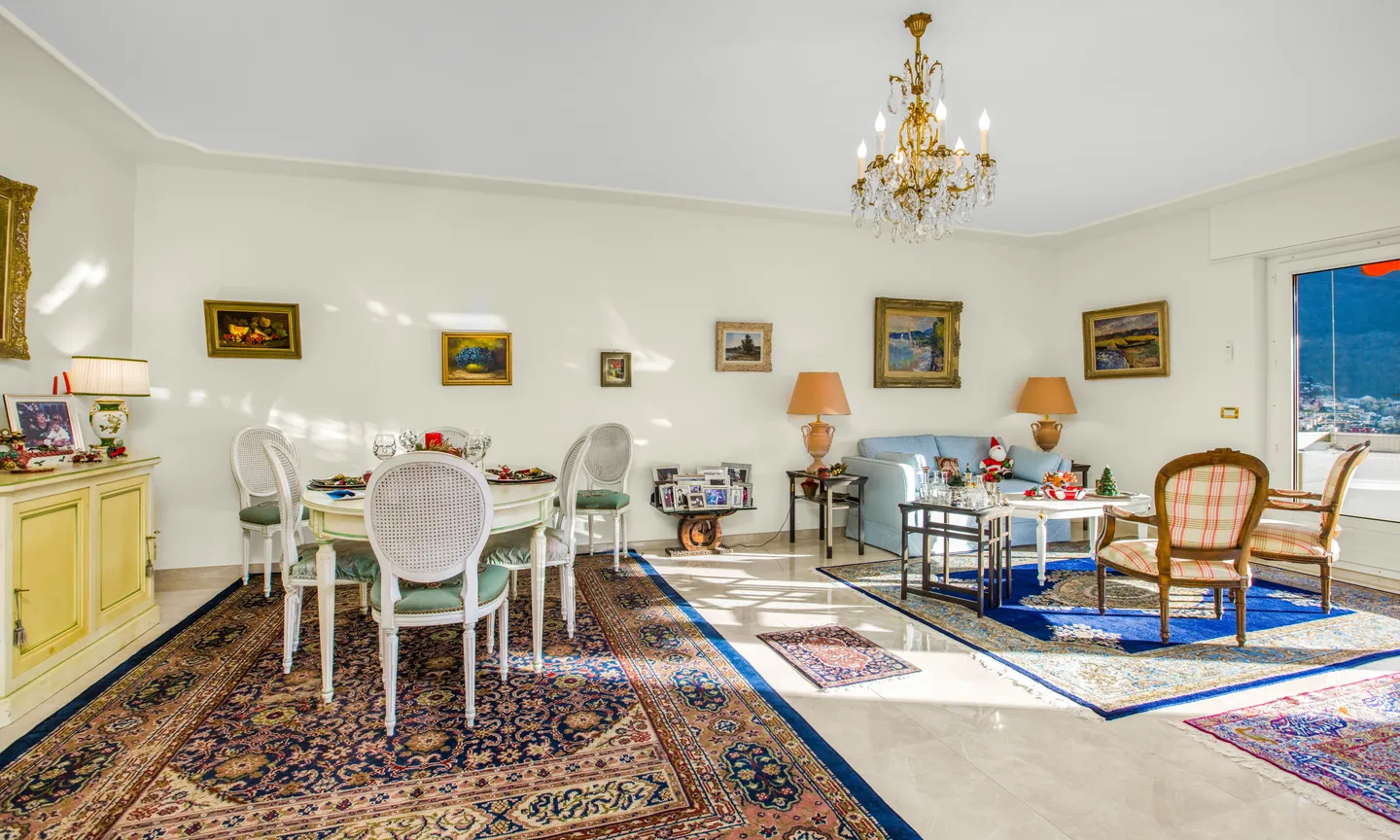 PRESTIGIOSO ATTICO 4.5 LOCALI VISTA LAGO CON PISCINA A PORZA - Foto 3 di 9