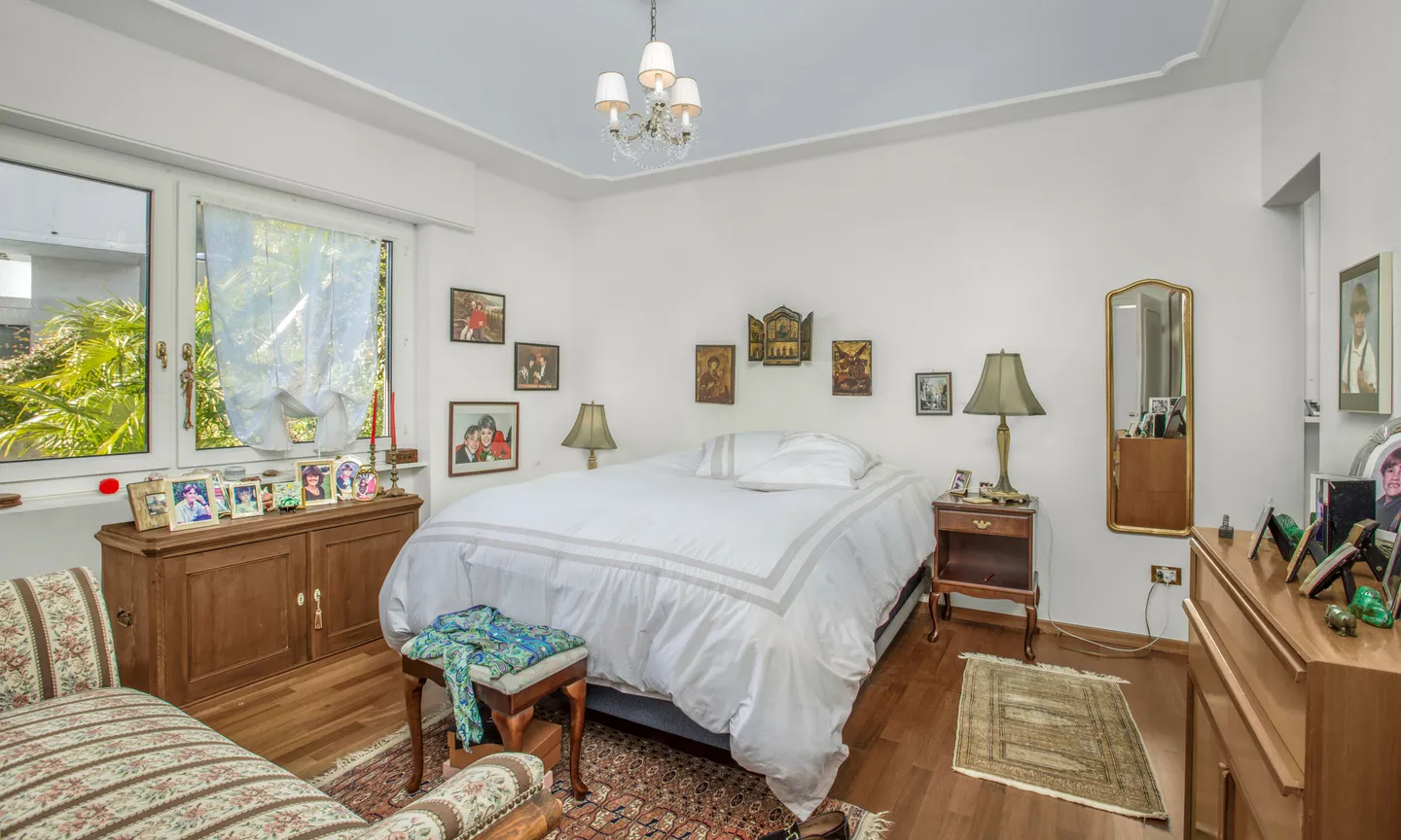 PRESTIGIOSO ATTICO 4.5 LOCALI VISTA LAGO CON PISCINA A PORZA - Foto 8 di 9