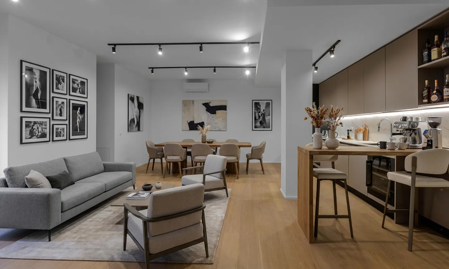 SPACIOUS 2.5 ROOMS RENOVATED WITH LOGGIA IN CASSARATE - Photo 1 of 11