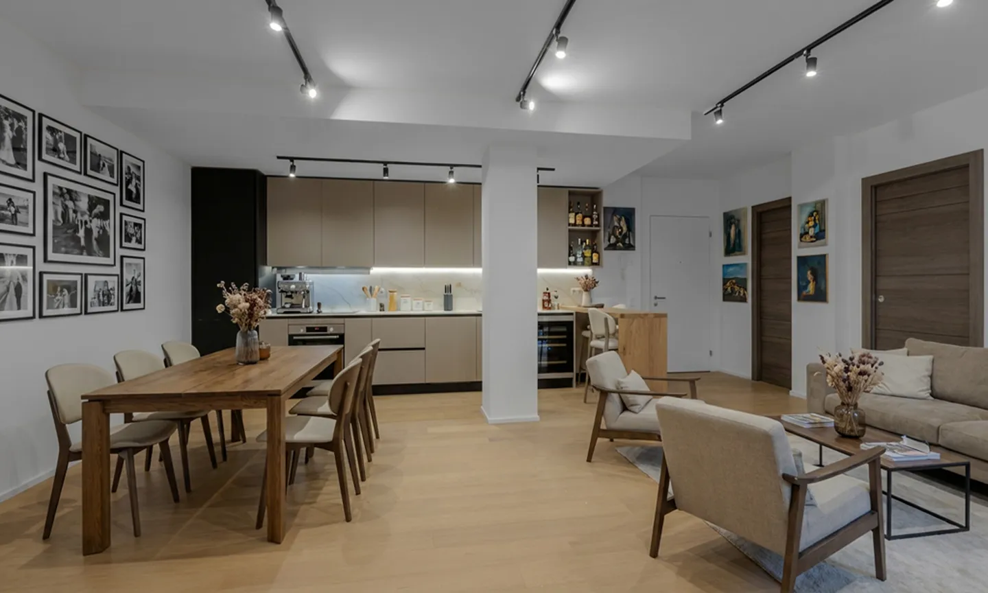 SPACIOUS 2.5 ROOMS RENOVATED WITH LOGGIA IN CASSARATE - Photo 3 of 11