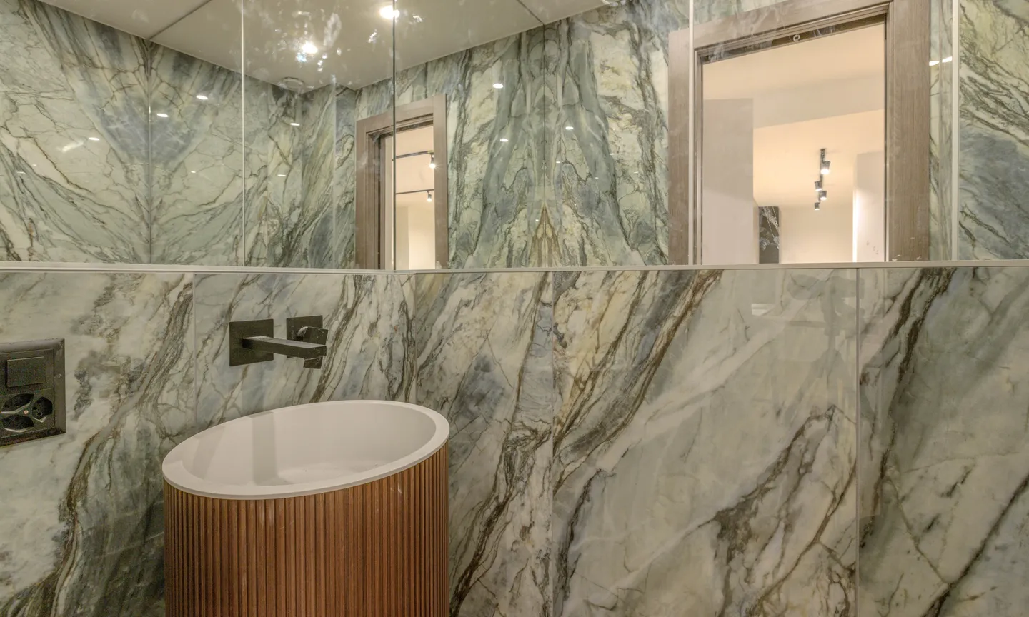 SPACIOUS 2.5 ROOMS RENOVATED WITH LOGGIA IN CASSARATE - Photo 4 of 11