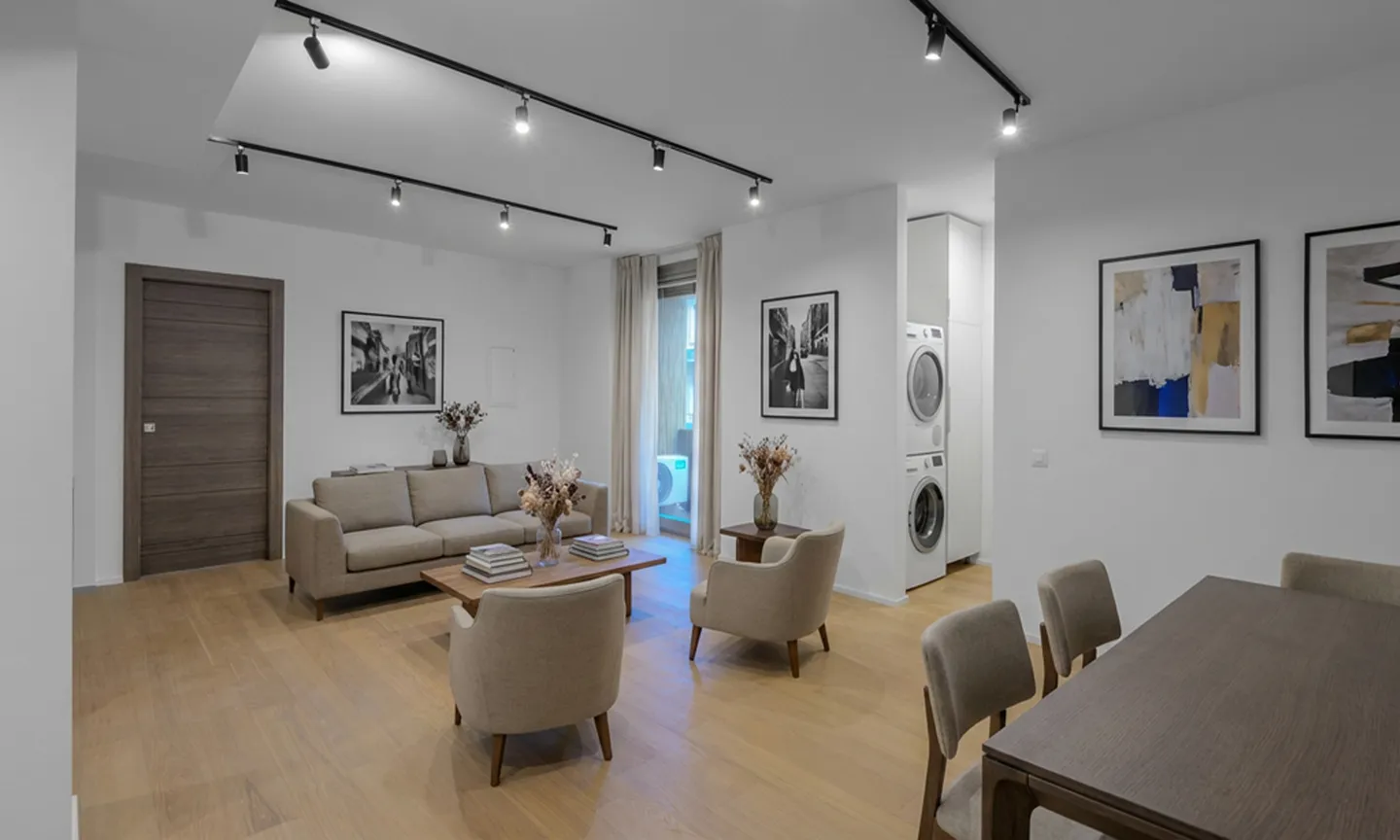 SPACIOUS 2.5 ROOMS RENOVATED WITH LOGGIA IN CASSARATE - Photo 7 of 11