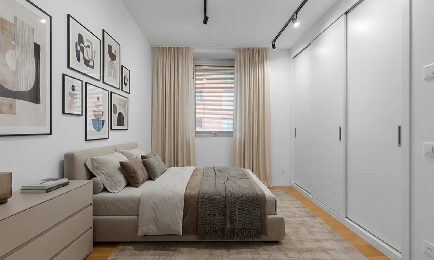 RENOVATED APARTMENT 3.5 ROOMS WITH 3 TERRACES IN CASSARATE - Photo 4 of 11