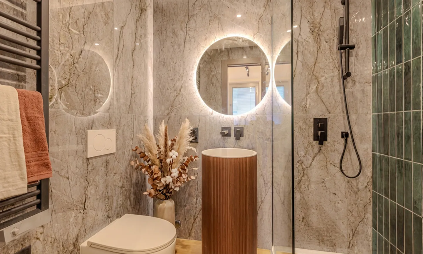 RENOVATED APARTMENT 3.5 ROOMS WITH 3 TERRACES IN CASSARATE - Photo 5 of 11