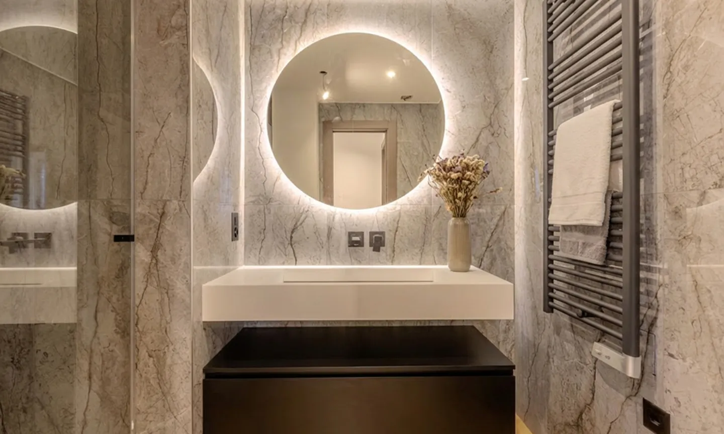 RENOVATED APARTMENT 3.5 ROOMS WITH 3 TERRACES IN CASSARATE - Photo 7 of 11